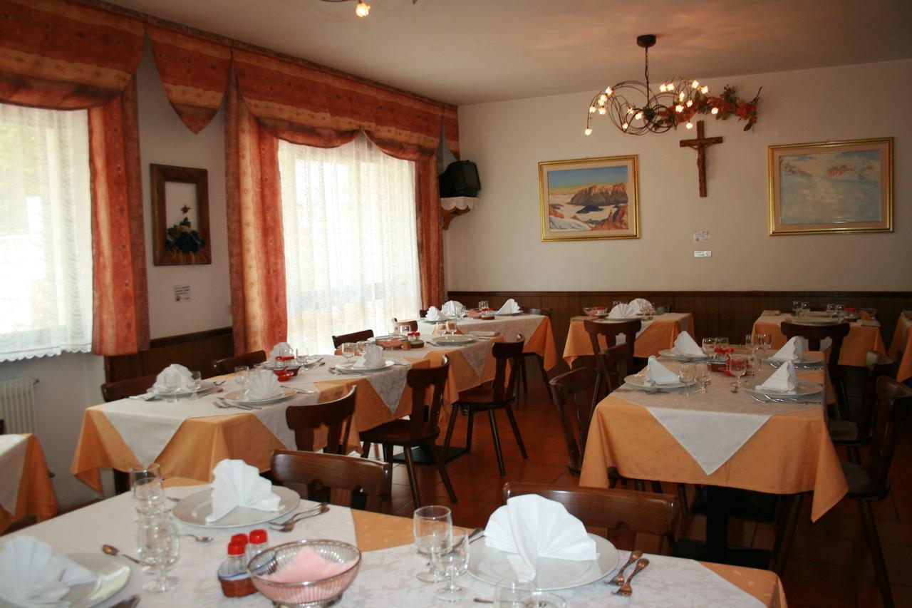 Garni Defrancesco Hotel กัมปีเตลโลดีฟัสซา ภายนอก รูปภาพ
