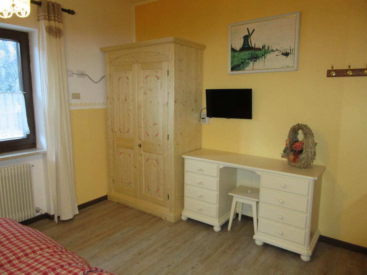 Garni Defrancesco Hotel กัมปีเตลโลดีฟัสซา ภายนอก รูปภาพ